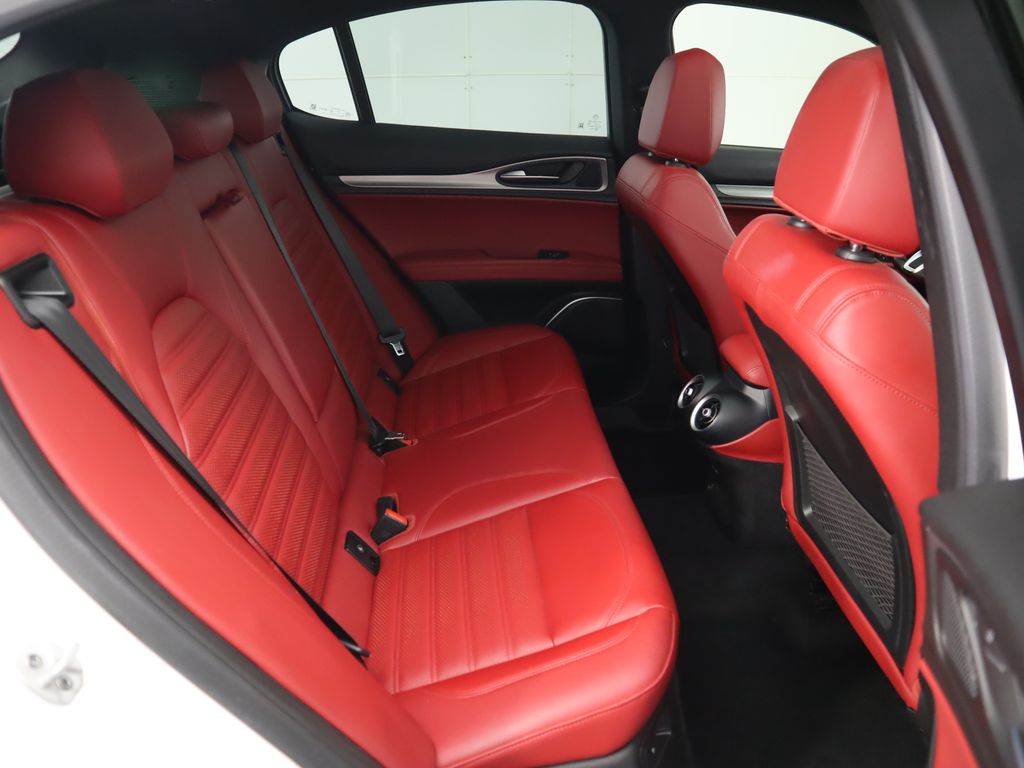 Thumbnail: 2021 Alfa Romeo Stelvio - 23
