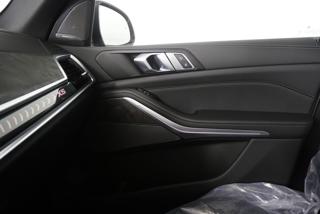 Thumbnail: 2026 BMW X5 - 23