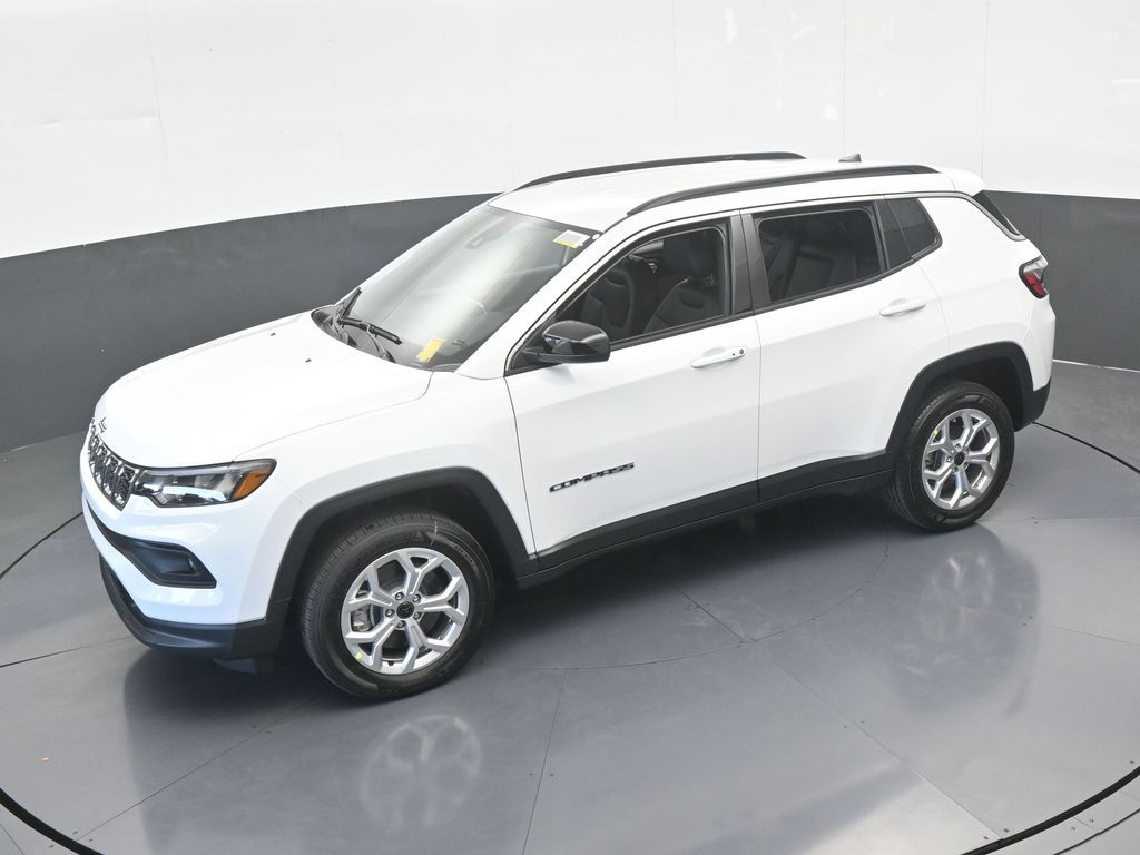 New 2026 Bright White Clearcoat Jeep Latitude image 40