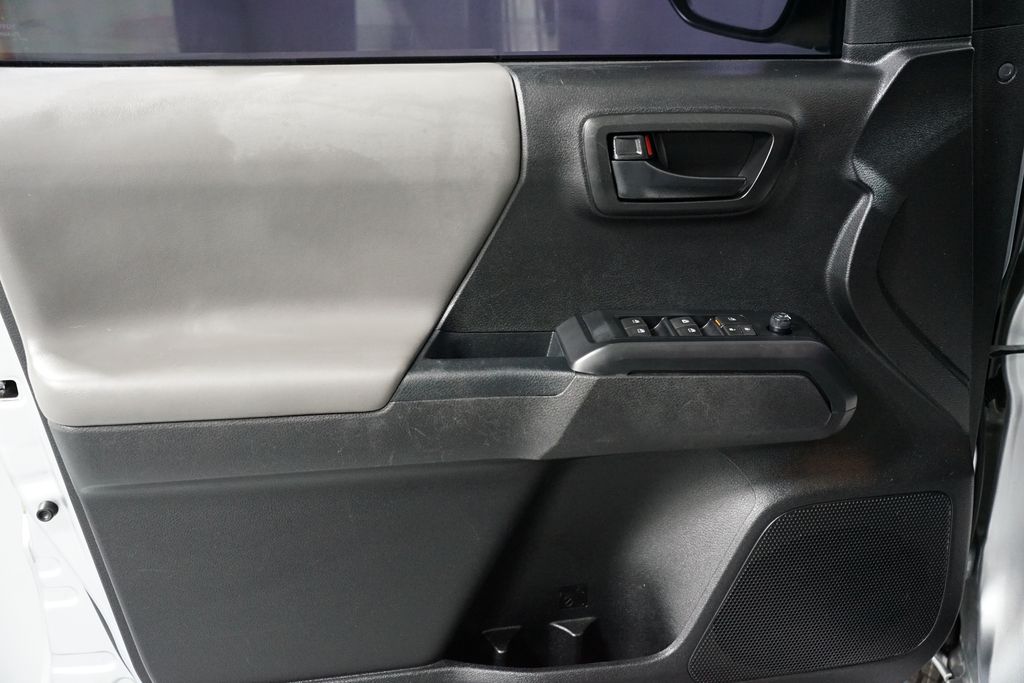 Thumbnail: 2022 Toyota Tacoma - 26