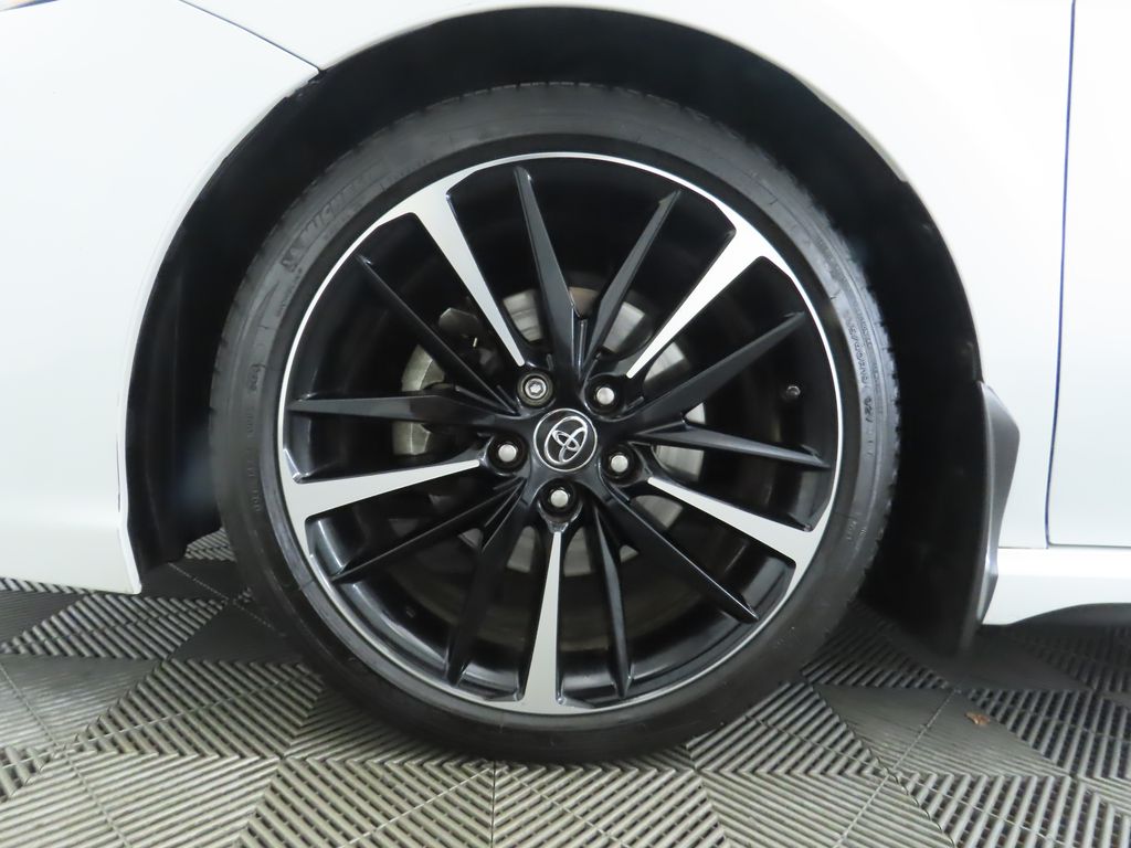 Thumbnail: 2019 Toyota Camry - 31