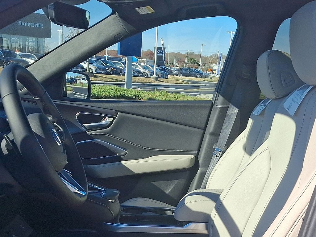 Thumbnail: 2025 Acura RDX - 7