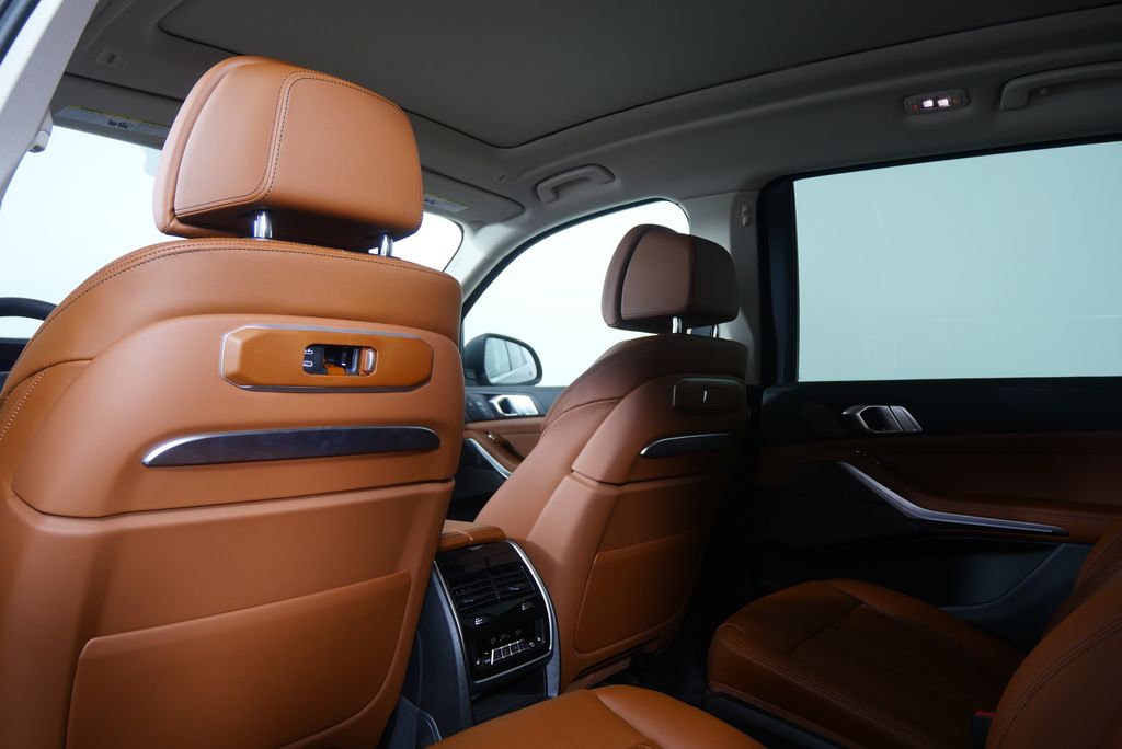Thumbnail: 2026 BMW X7 - 19