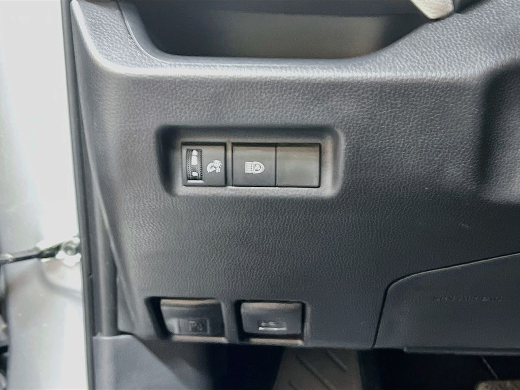 Used 2025 Silver Sky Metallic Toyota XLE image 10