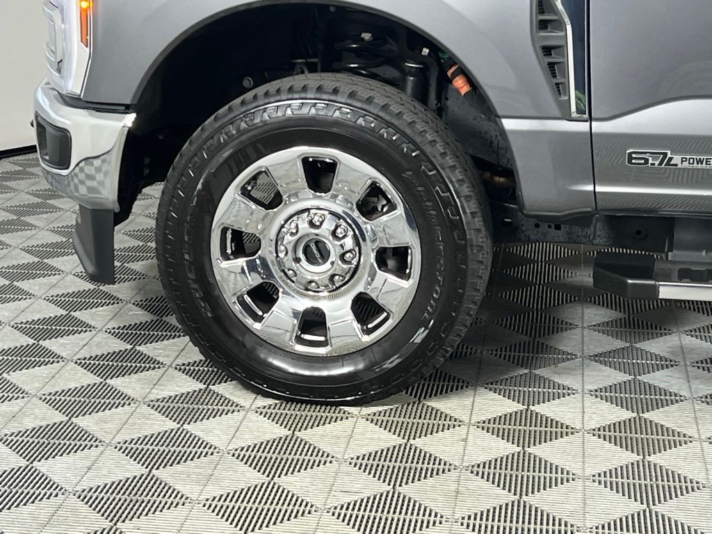 Used 2025 Gray Ford Lariat image 11