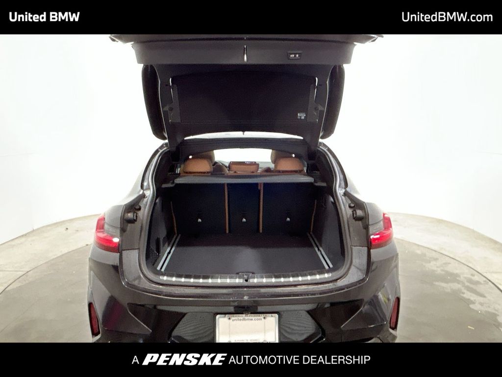 Thumbnail: 2022 BMW X4 - 22