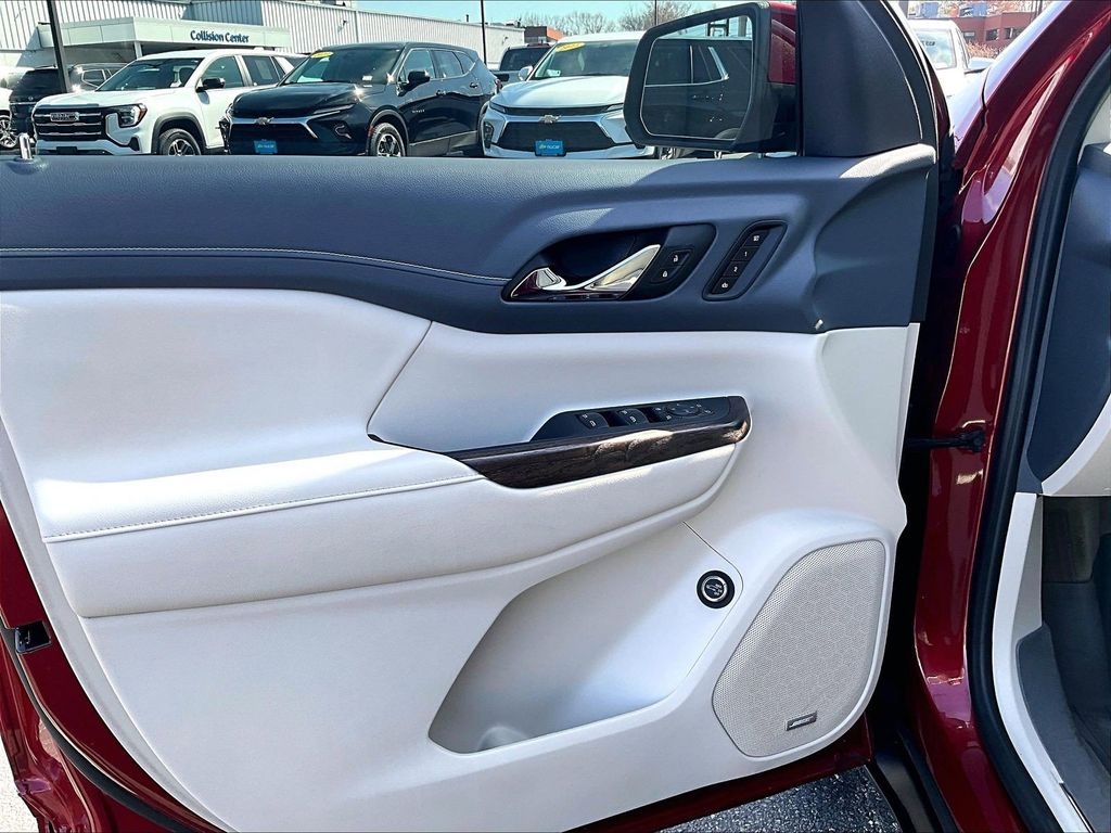 2023 GMC Acadia — photo 9