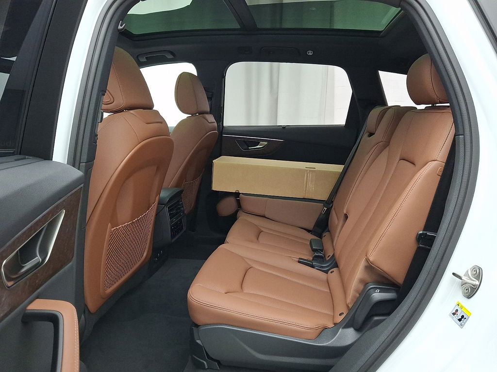 Thumbnail: 2026 Audi Q7 - 6