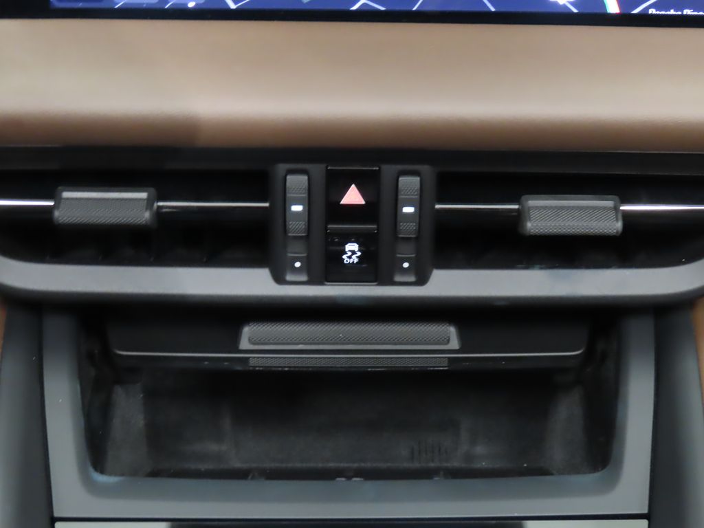 Thumbnail: 2025 Porsche Macan - 27