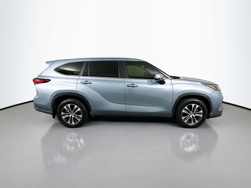 2023 Toyota Highlander XLE 4
