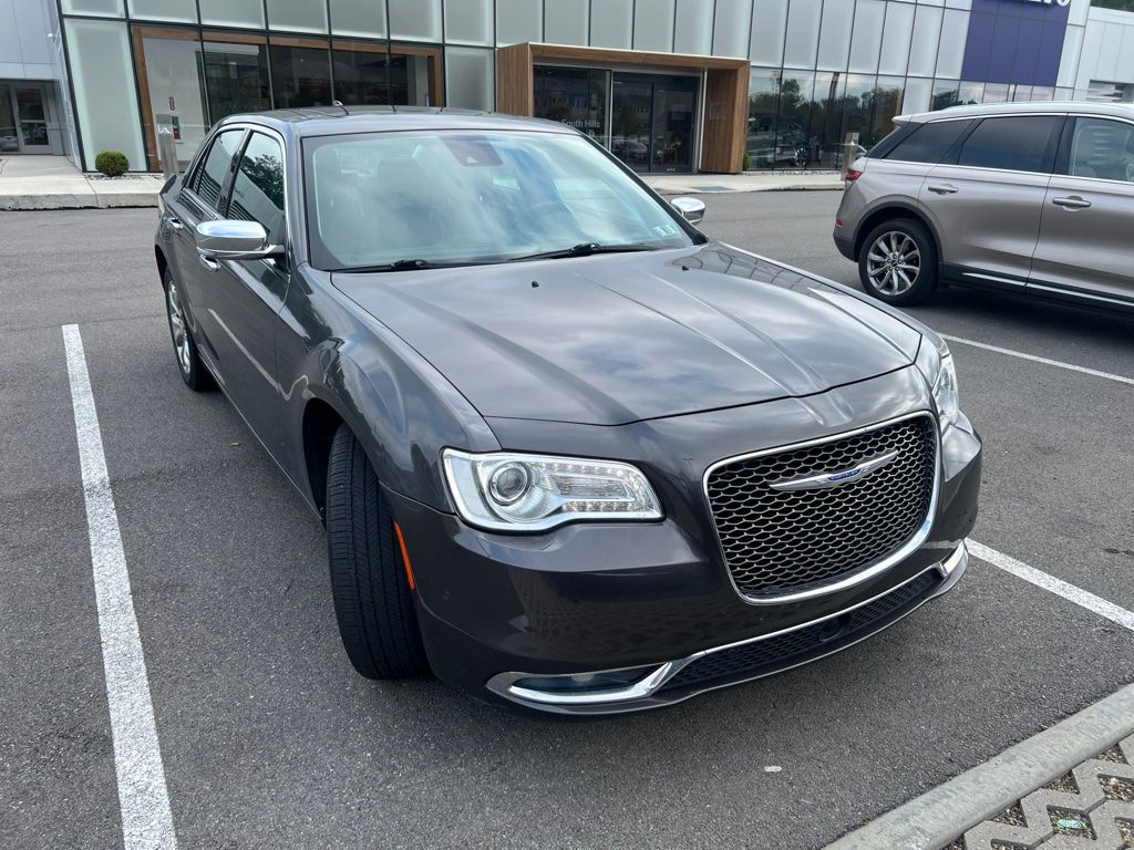 Used 2018 Gray Chrysler Limited image 3