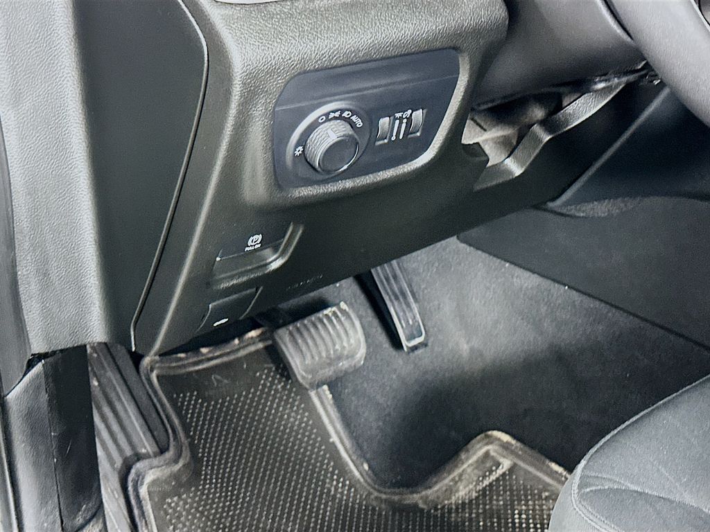 Thumbnail: 2023 Jeep Grand Cherokee - 10