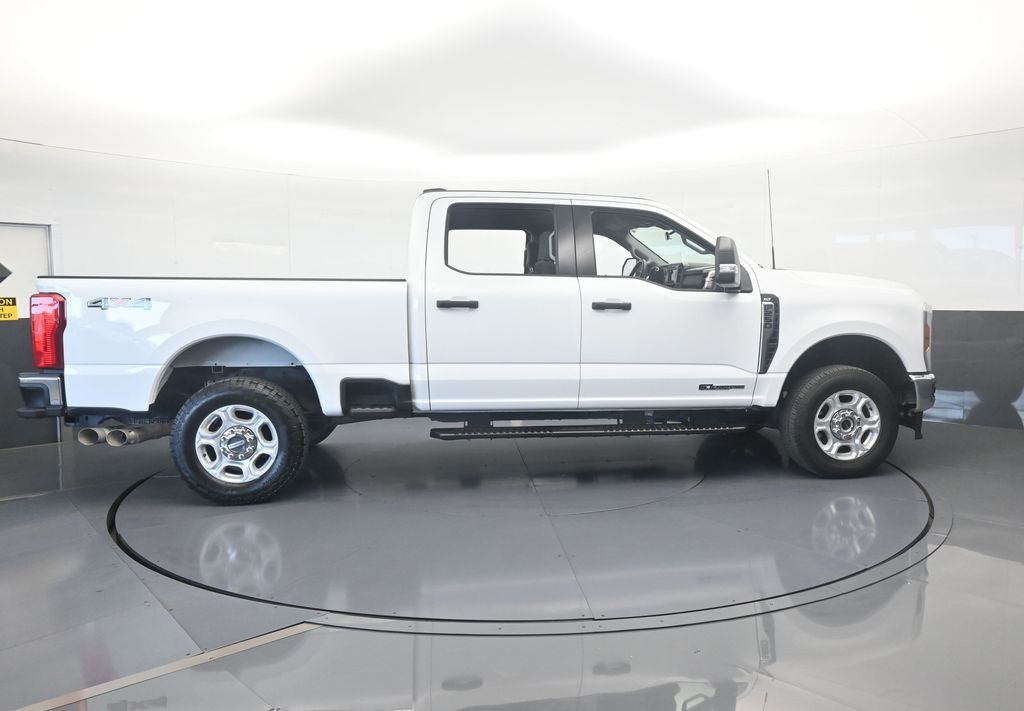 Used 2025 Oxford White Ford XLT image 7