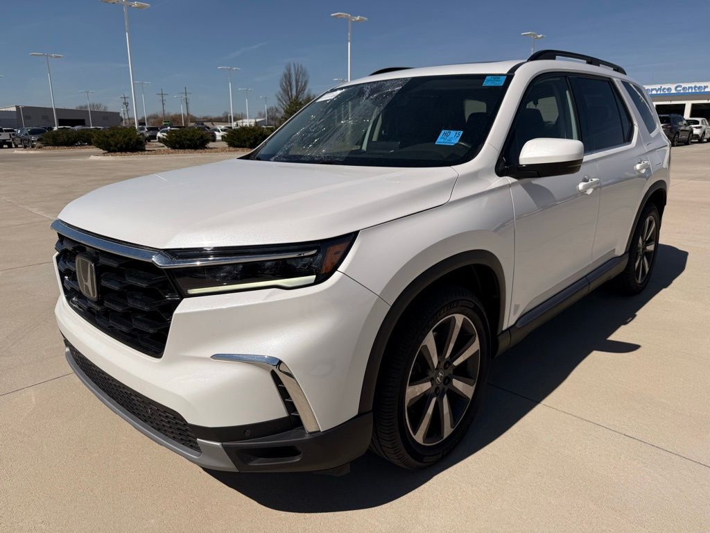 Platinum White Pearl 2023 Honda Pilot Touring AWD SUV / Crossover All-Wheel Drive Automatic
