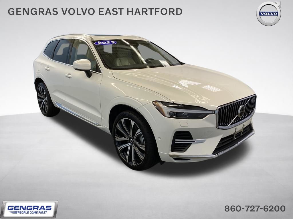 2023 Volvo XC60 Recharge T8 Ultimate Bright Theme eAWD