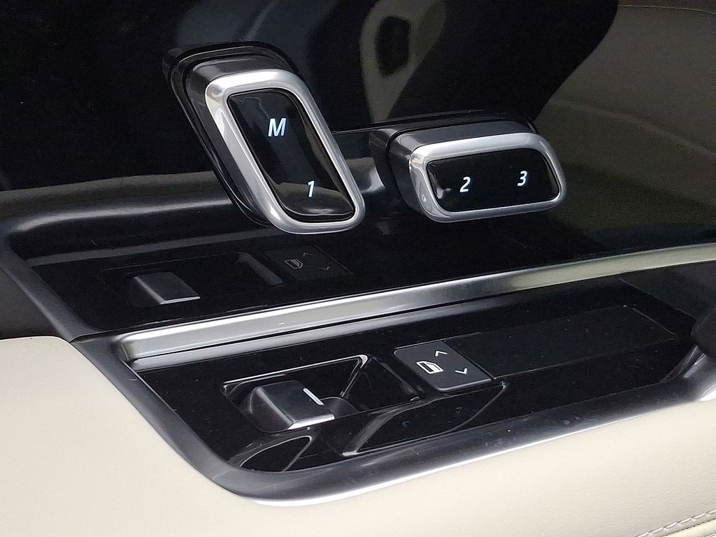 Thumbnail: 2026 Land Rover Range Rover - 8