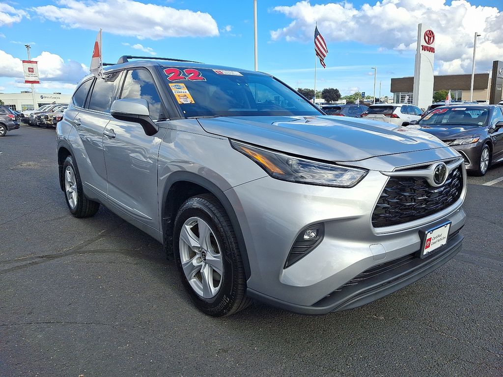 Thumbnail: 2022 Toyota Highlander - 3