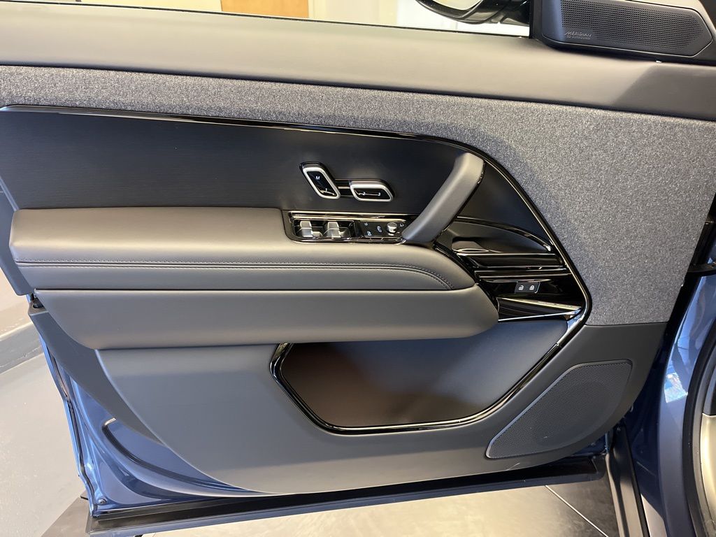 Thumbnail: 2026 Land Rover Range Rover Sport - 11