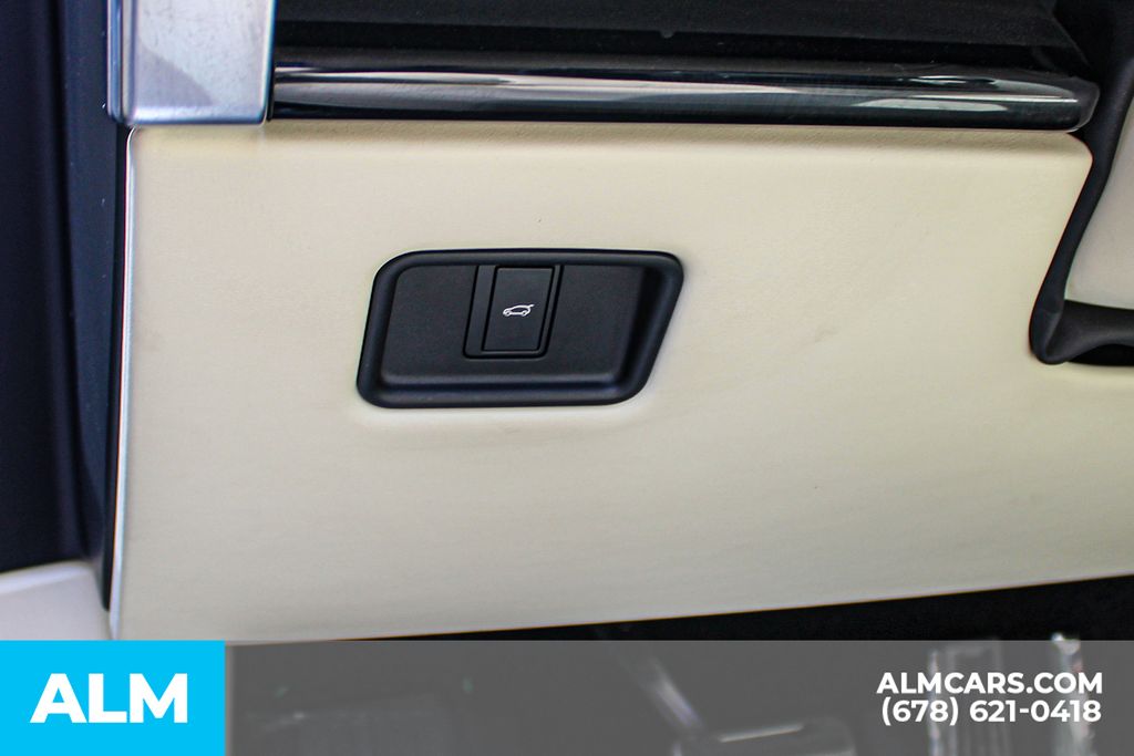 Used 2024 Silver Land Rover SE image 31