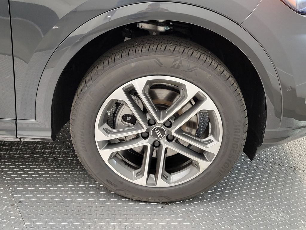 Thumbnail: 2026 Audi Q5 - 12