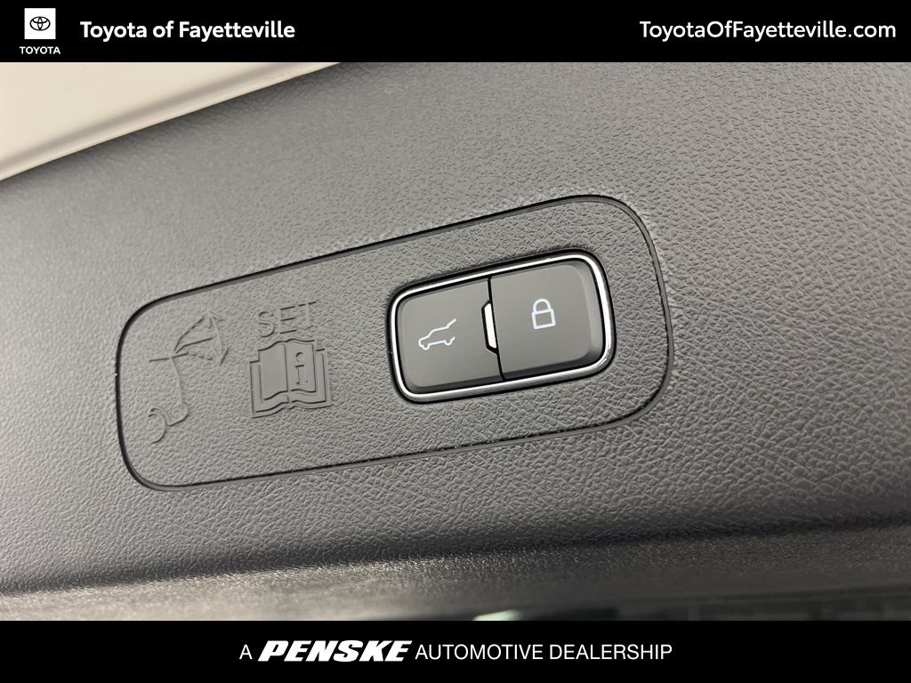 Thumbnail: 2023 Lincoln Aviator - 11