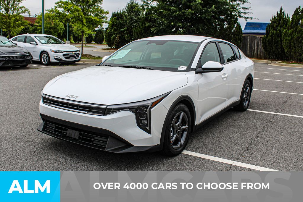 Used 2025 White Kia LXS image 3