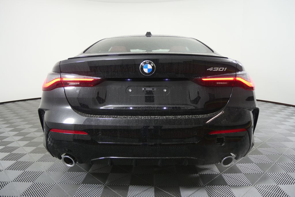 Thumbnail: 2026 BMW 4 Series - 4