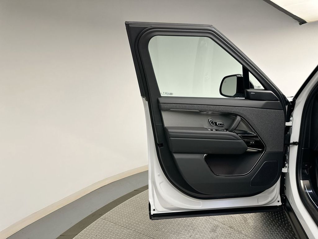 Thumbnail: 2025 Land Rover Range Rover Sport - 8
