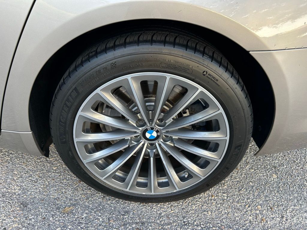 Thumbnail: 2011 BMW 7 Series - 9