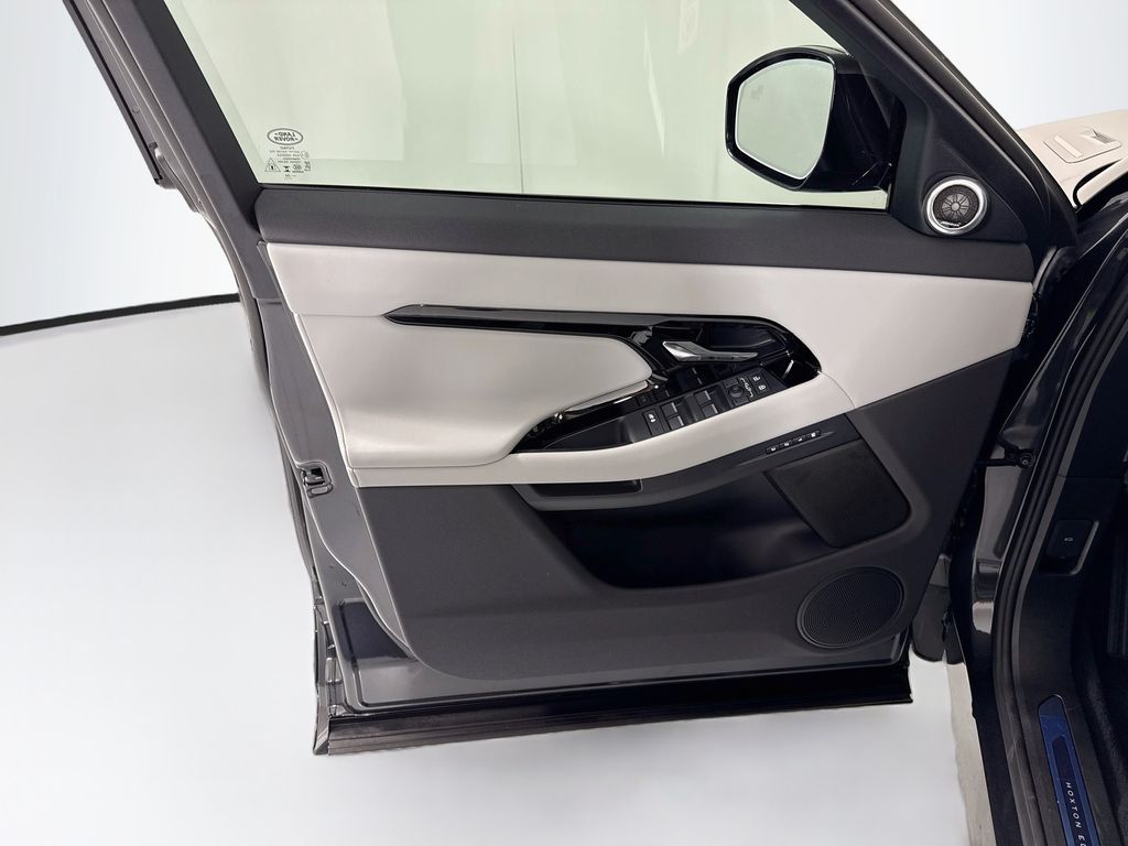 Thumbnail: 2026 Land Rover Range Rover Evoque - 24