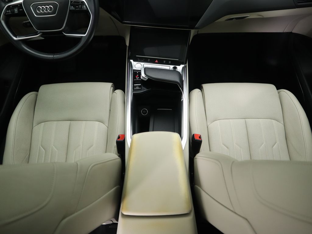 Thumbnail: 2019 Audi e-tron - 17