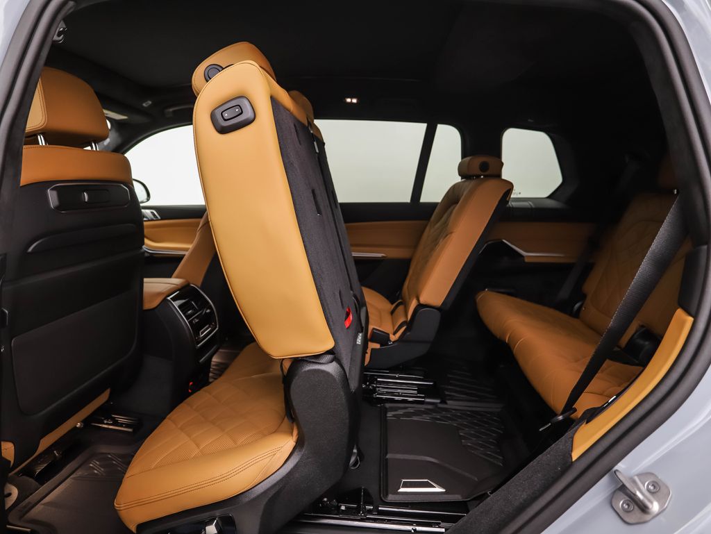 Thumbnail: 2026 BMW X7 - 26