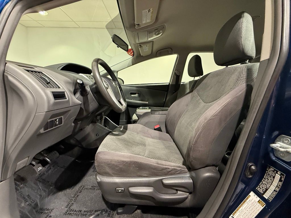 Thumbnail: 2012 Toyota Prius v - 14