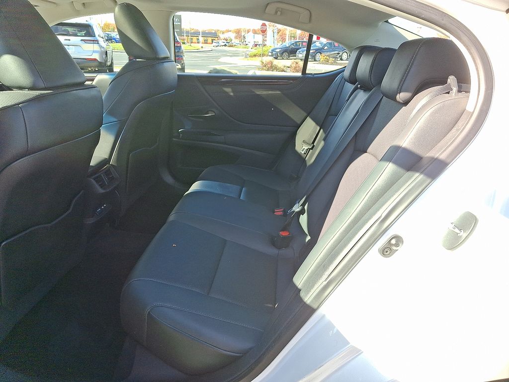 Thumbnail: 2021 Lexus ES - 10