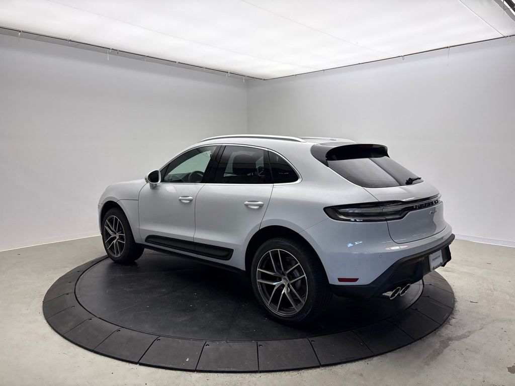 Thumbnail: 2026 Porsche Macan - 3