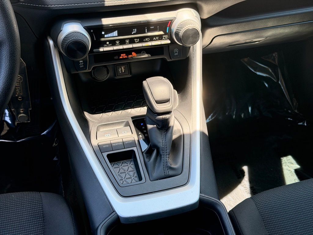 2025 Toyota RAV4 LE Silver Sky Metallic - Jim Hudson Acura - Image 18