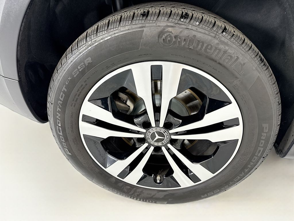 Certified Used 2025 White Mercedes-Benz GLB 250 image 31