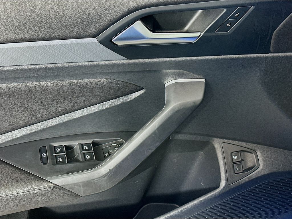 Thumbnail: 2023 Volkswagen Jetta - 17