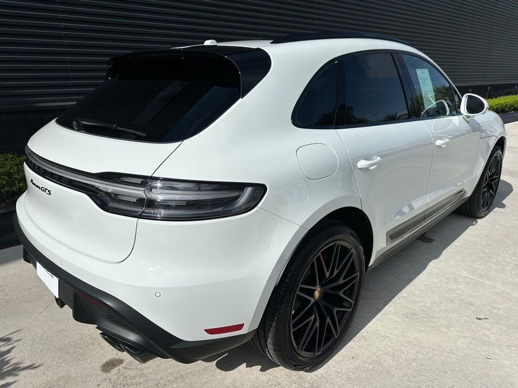 Thumbnail: 2025 Porsche Macan - 9