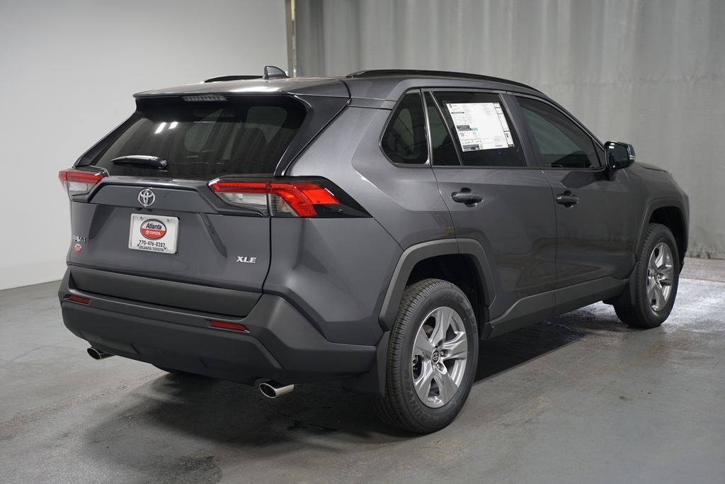 2025 Toyota RAV4 XLE 8