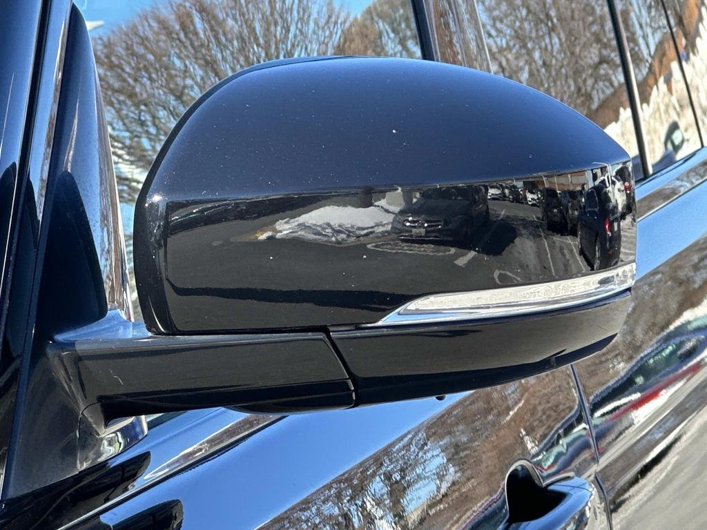 Thumbnail: 2020 Land Rover Range Rover - 2