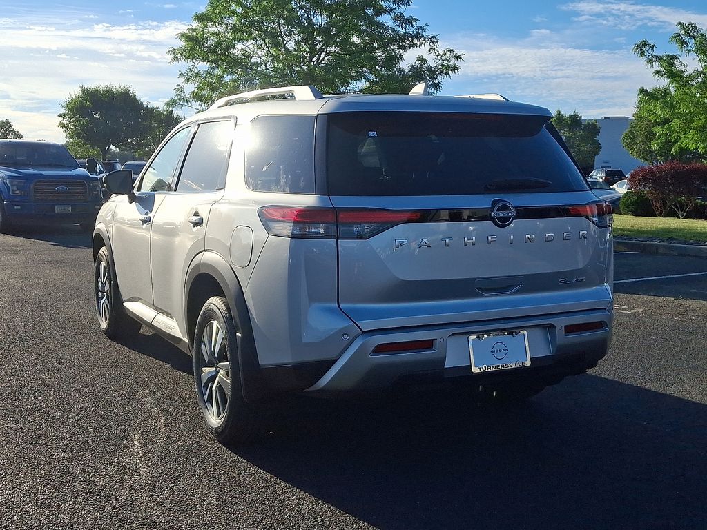 2025 Nissan Pathfinder SL 3
