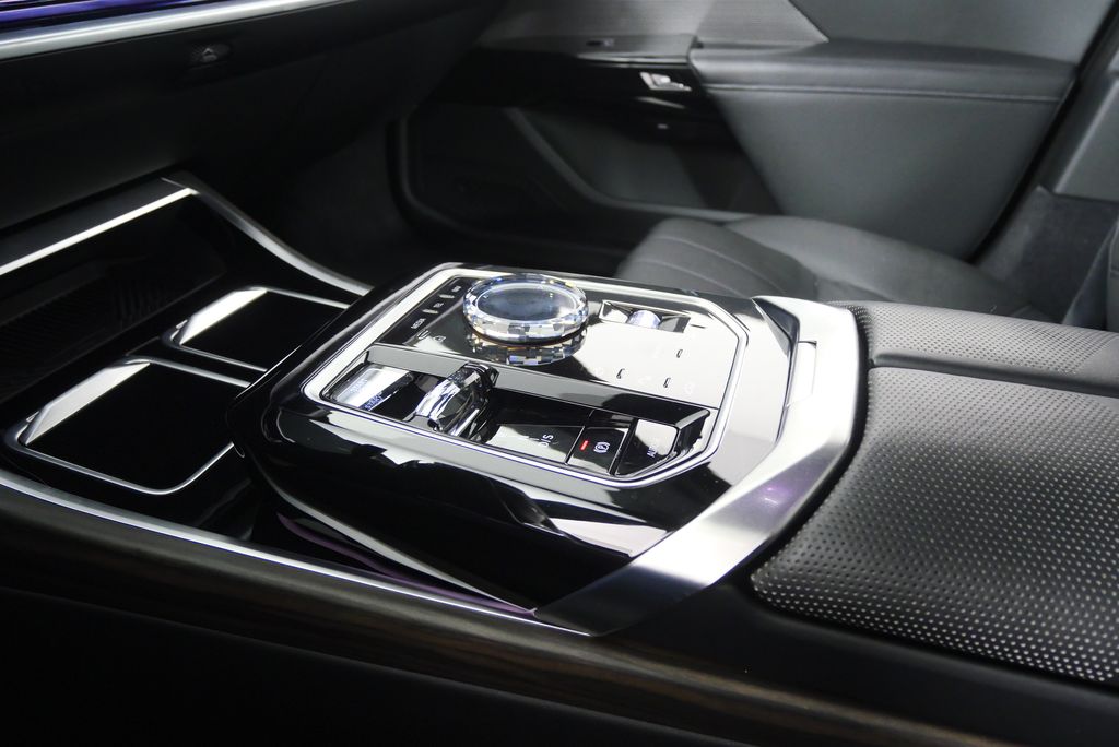 Thumbnail: 2024 BMW 7 Series - 28