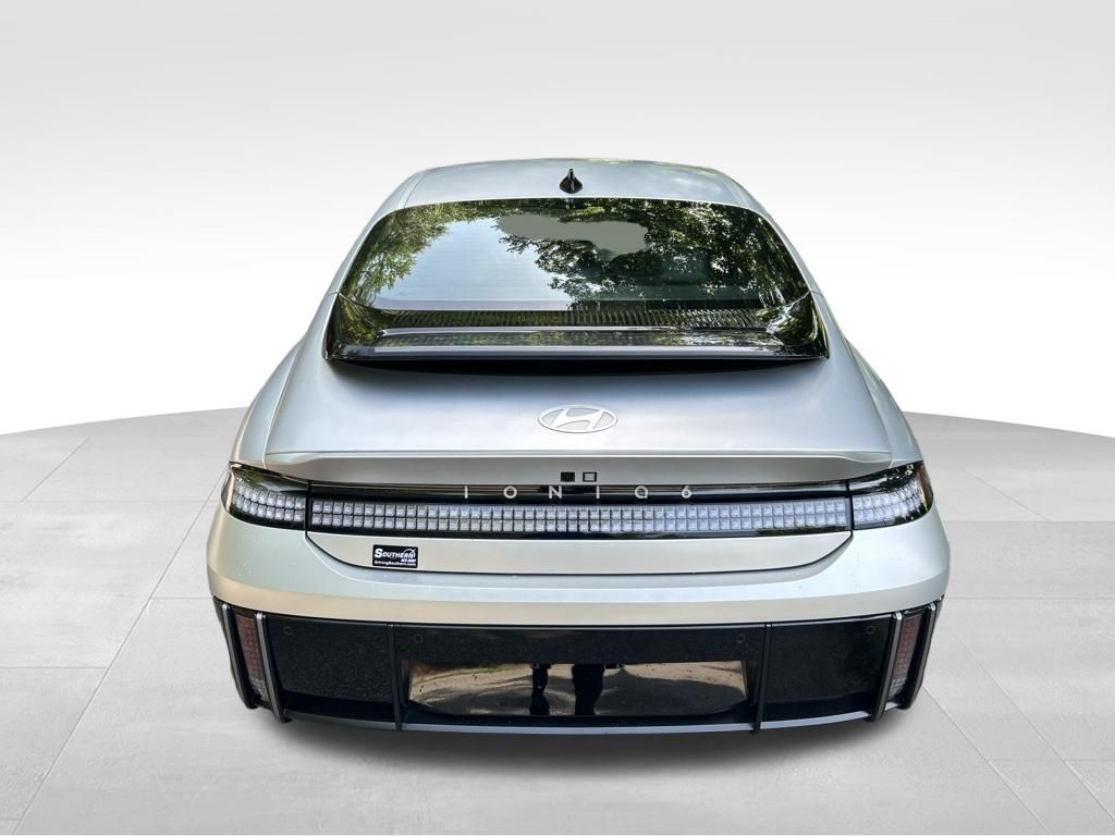 Used 2024 Gold Hyundai SEL image 4