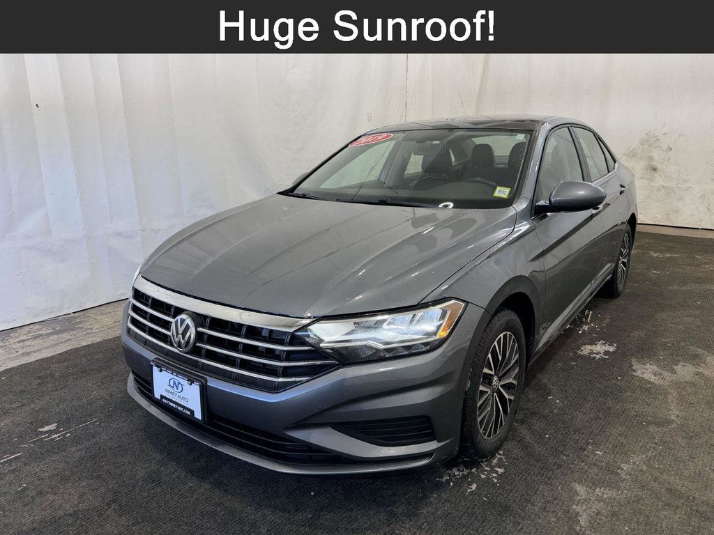 Platinum Gray Metallic 2019 Volkswagen Jetta SE FWD Sedan Front-Wheel Drive 8-Speed Automatic