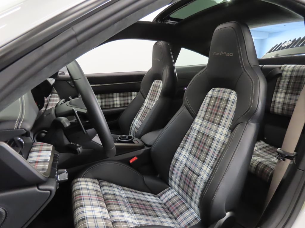 Thumbnail: 2025 Porsche 911 - 5