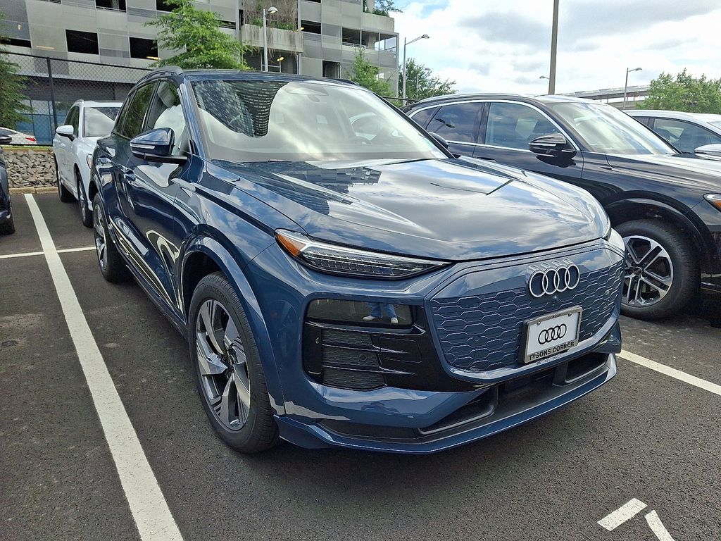 Thumbnail: 2025 Audi Q6 e-tron - 3