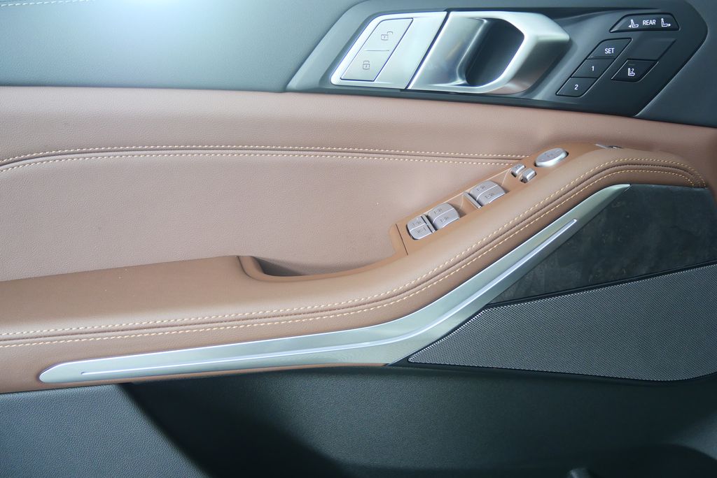 Thumbnail: 2026 BMW X7 - 8