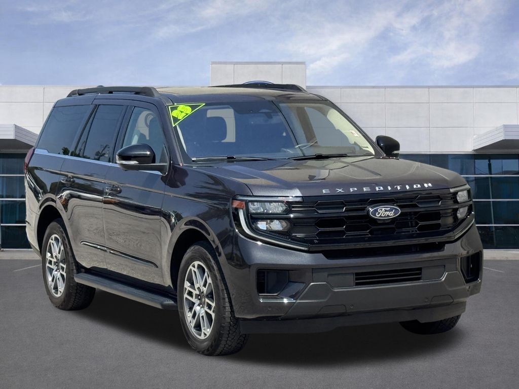 Used 2025 Ford Expedition Active with VIN 1FMJU1J85SEA29031 for sale in Kansas City
