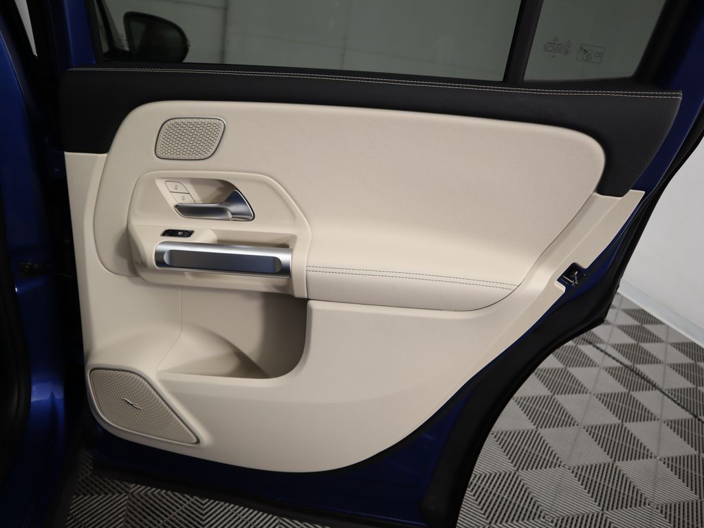 2025 Mercedes-Benz GLB 250 28